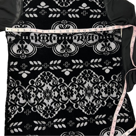 𝅺cece Black and White Velour and Lace Dress - Picture 9 of 12